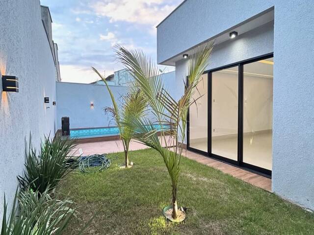 #933 - Casa para Venda em Goiânia - GO - 2