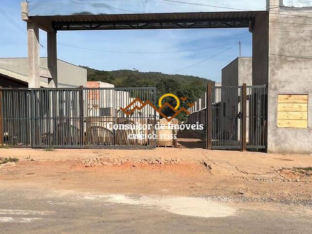 #1031 - Casa em condomínio para Venda em Aparecida de Goiânia - GO - 2
