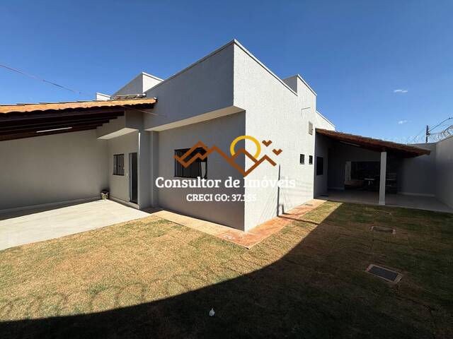 #1036 - Casa para Venda em Goiânia - GO - 1