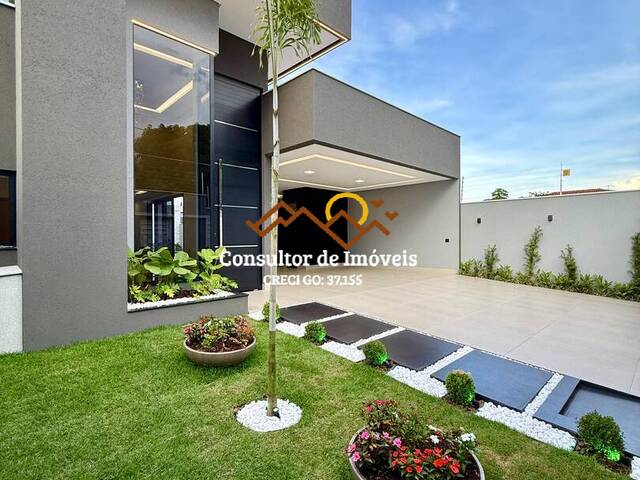 #1069 - Casa para Venda em Aparecida de Goiânia - GO - 1